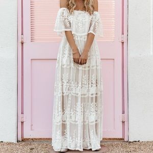 VICI Lace Dress SIZE M/L (Only worn once!!)